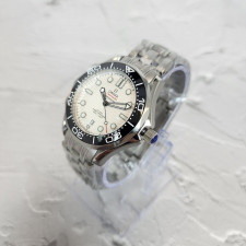 오메가 코액시얼 씨마스터 다이버 300M 화이트 다이얼 시계