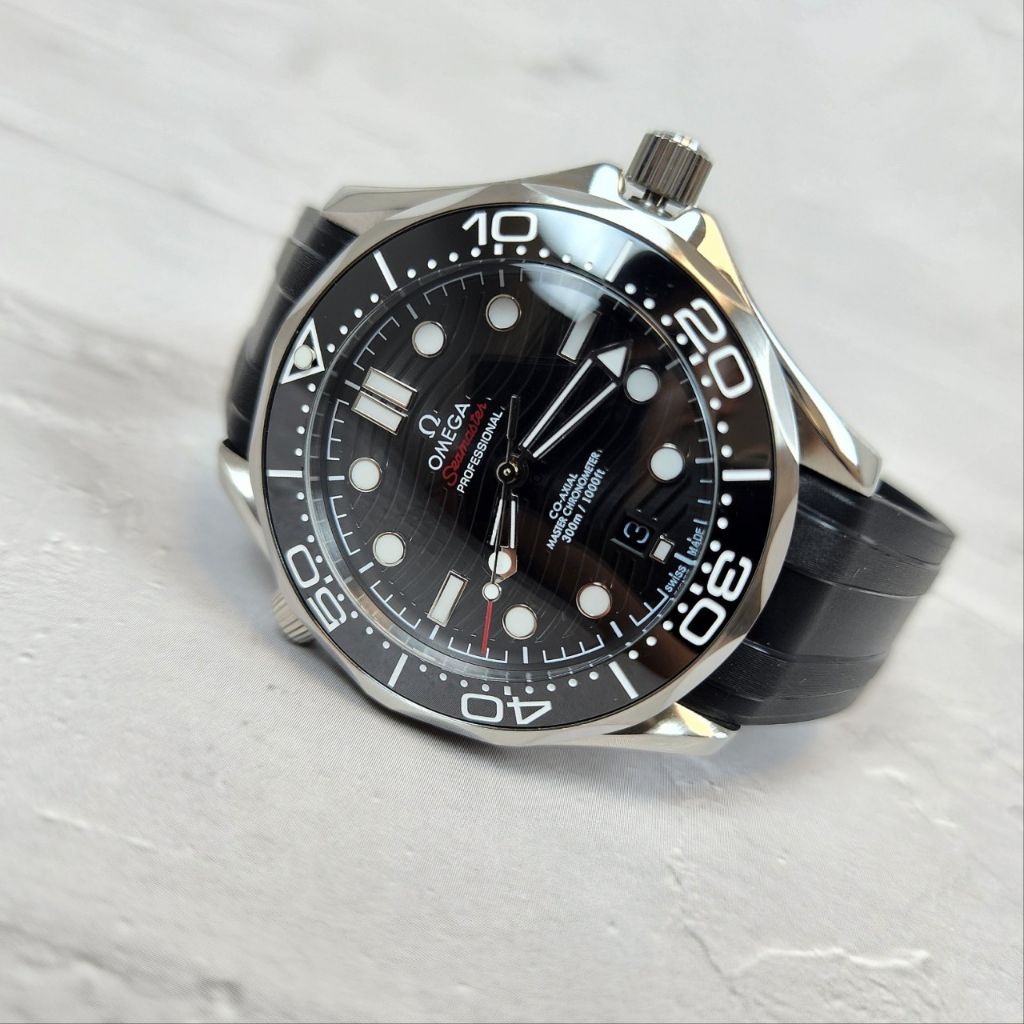 오메가 코액시얼 씨마스터 다이버 300M 블랙 다이얼 시계