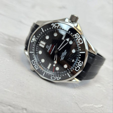 오메가 코액시얼 씨마스터 다이버 300M 블랙 다이얼 시계