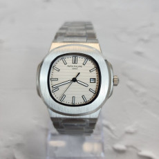 파텍필립 노틸러스 5711 화이트 다이얼 시계