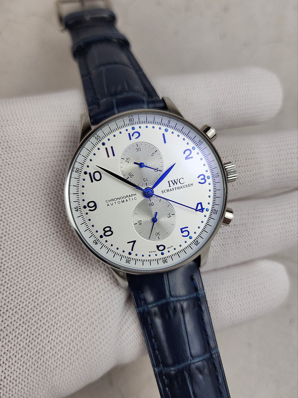 IWC 포르투기저 화이트 다이얼 블루침 시계