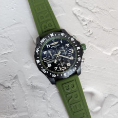 브라이틀링 인듀어런스 프로 그린 시계