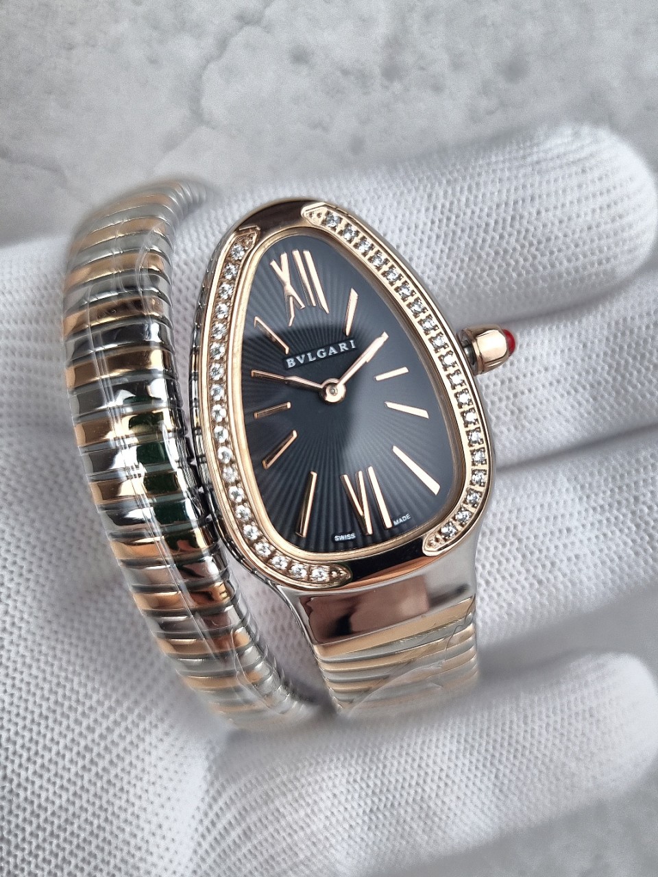 불가리 세르펜티 투보가스 워치 로즈골드 블랙 다이얼 콤비 다이아 시계