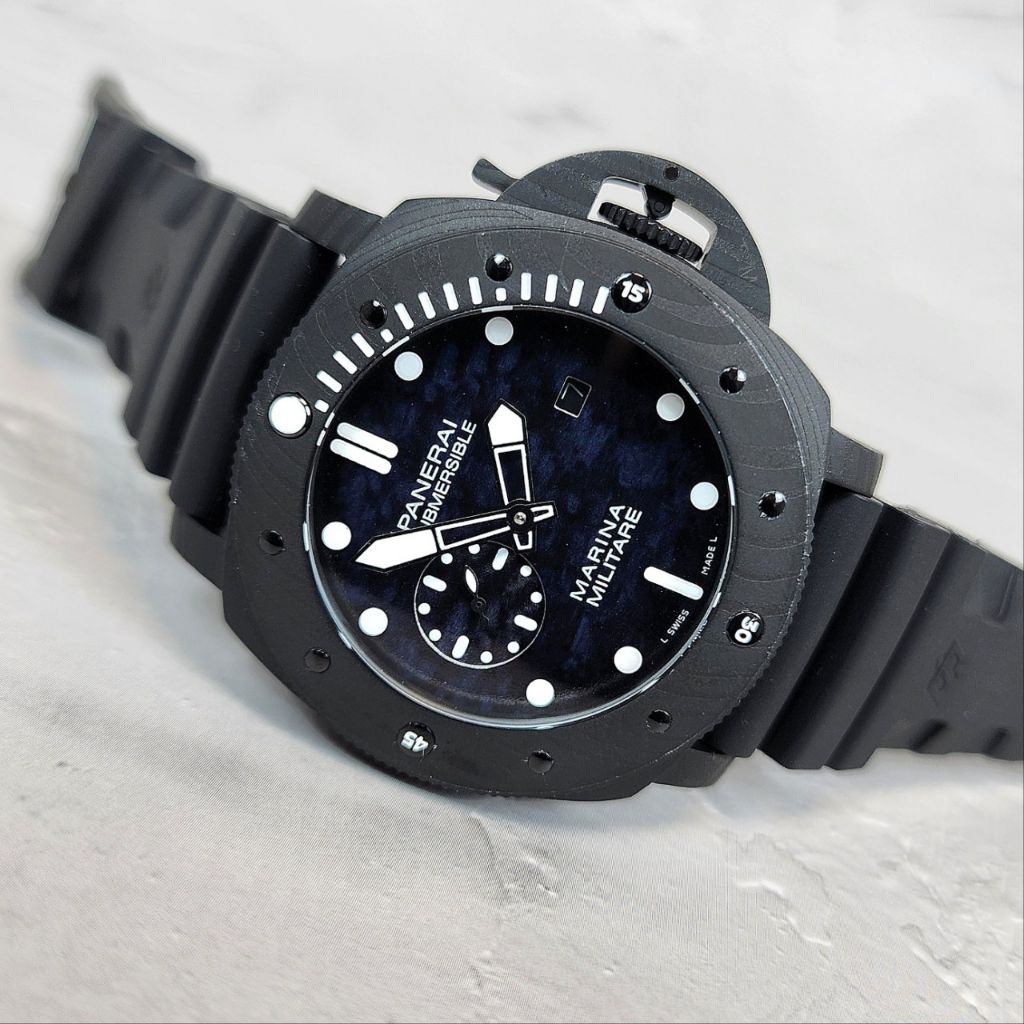 파네라이 섭머저블 밀리타레 카본테크 시계