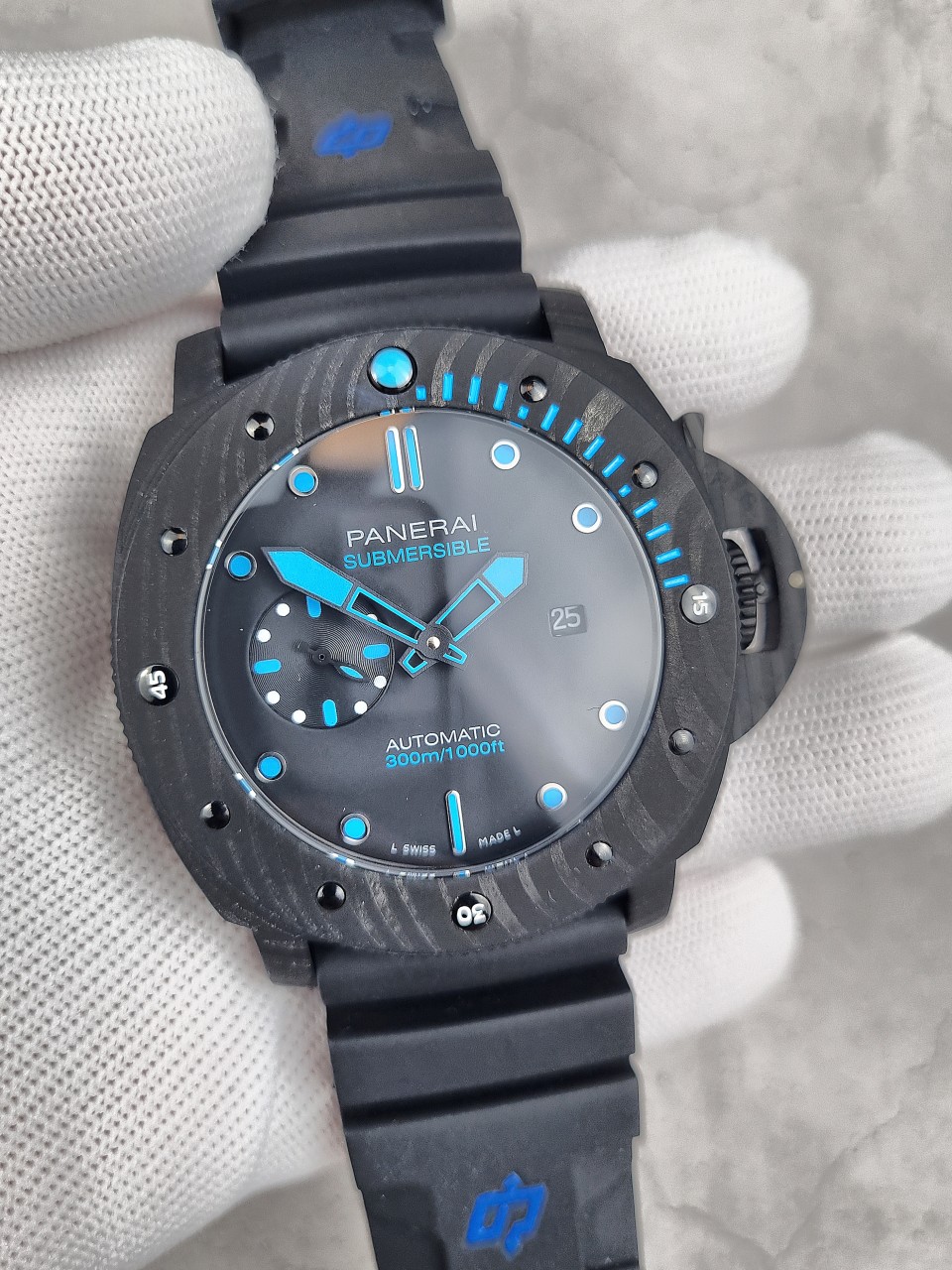 파네라이 섭머저블 1950 카본테크 블랙 다이얼 시계