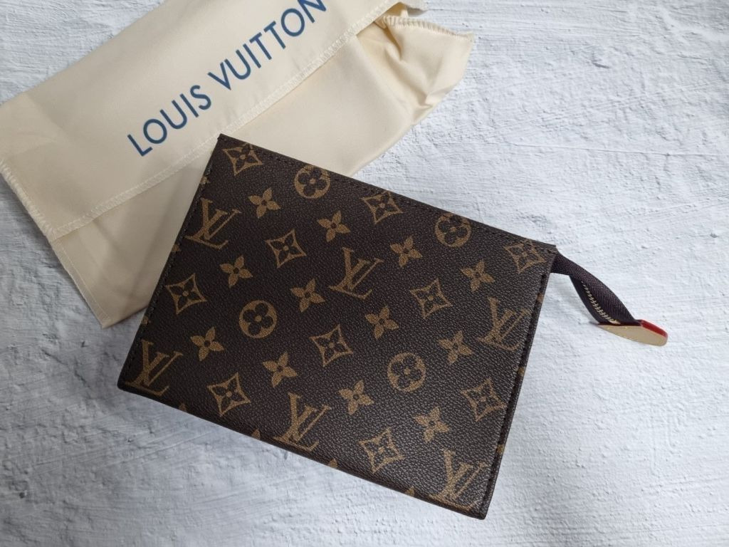 루이비통 포쉐트 토일레트리 19 클러치백 (가방)