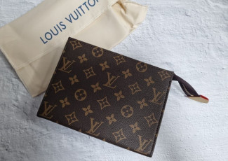 루이비통 포쉐트 토일레트리 19 클러치백 (가방)