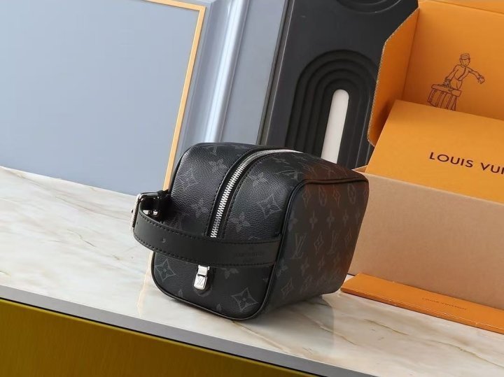 루이비통 락커 돕키트 흑모노 가방