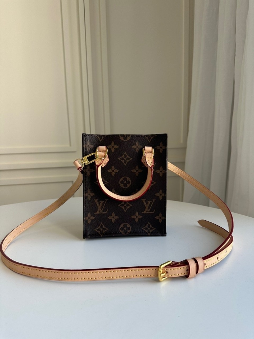 루이비통 쁘띠 삭플라 가방