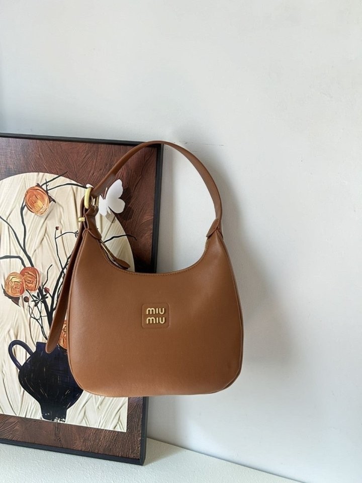 미우미우 가죽 호보백 (가방)