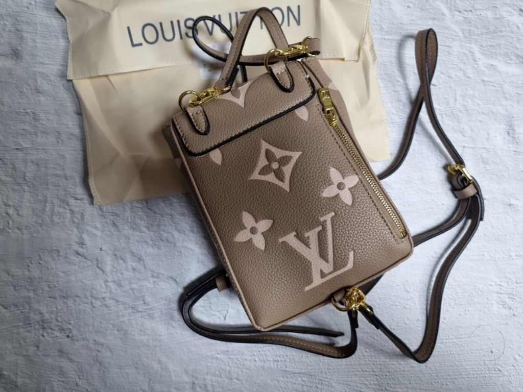 루이비통 타이니 백팩 크림 (가방)