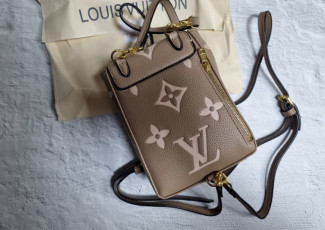 루이비통 타이니 백팩 크림 (가방)