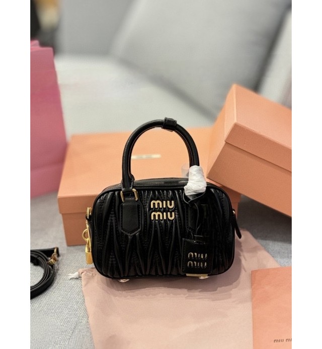 미우미우 마테라세 숄더백 (가방)