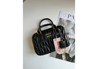 미우미우 마테라세 탑핸들백 (가방)