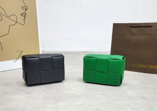 보테가베네타 미니 카세트백 (가방)