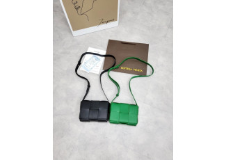 보테가베네타 미니 카세트백 (가방)