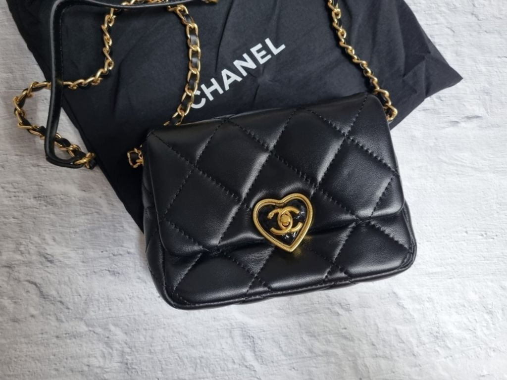 샤넬 하트 로고 미니 플랩백 (가방)