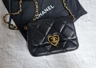 샤넬 하트 로고 미니 플랩백 (가방)