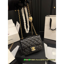 샤넬 쁘띠삭 골든볼 램스킨 미니 금장 숄더백 (가방)