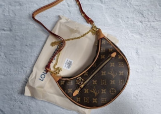 루이비통 루프백 (가방)