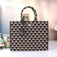 프라다 심볼 자수 패브릭 라지백 (가방)