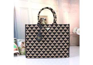 프라다 심볼 자수 패브릭 라지백 (가방)