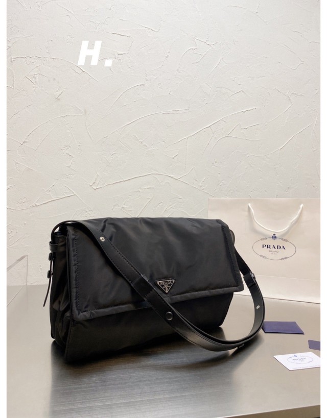 프라다 리나일론 미듐 크로스 N 숄더백 (가방)