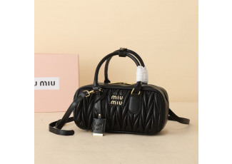 미우미우 아르카디 마테라쎄 나파 가죽백 (가방)