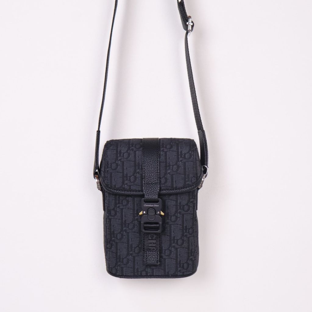 디올 미니 히트 더 로드 버티컬 메신저백 (가방)