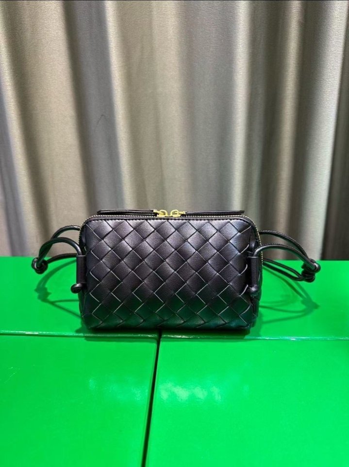 보테가베네타 콘서트 파우치 숄더백 (가방)