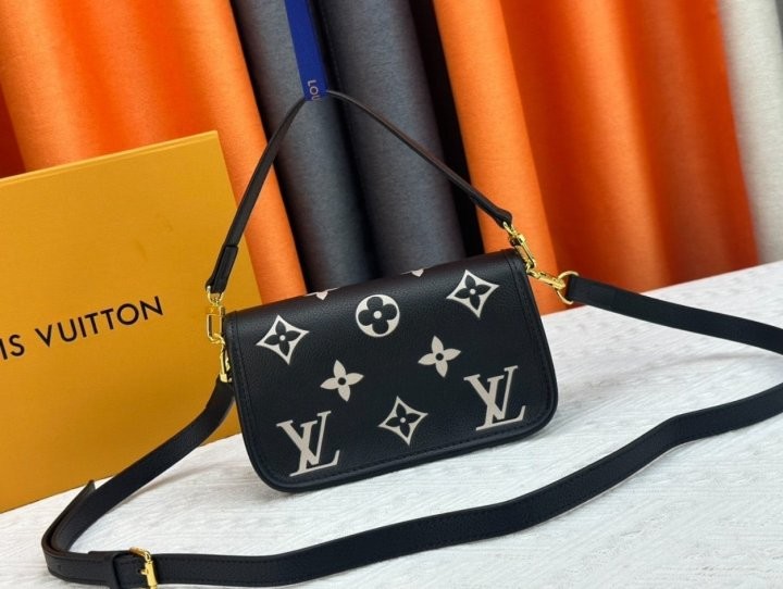 루이비통 다이앤 바이컬러 모노그램 앙프렝뜨 레더 네이비 숄더백 (가방)