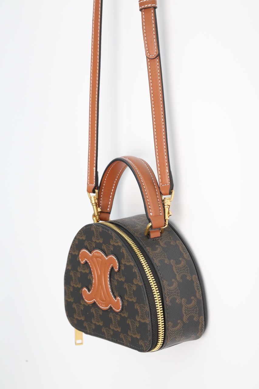 셀린느 로고 플라워 소가죽 숄더백 (가방)