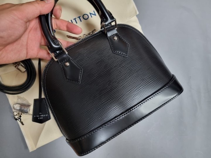 루이비통 에삐 알마백 (가방)