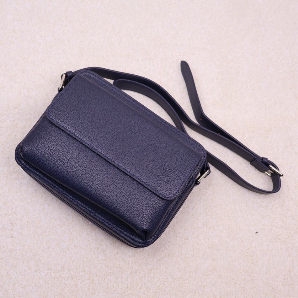 루이비통 보딩 메신저백 네이비 (가방)