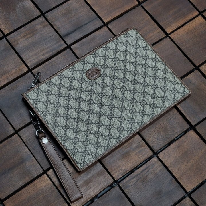 구찌 81 인터로킹 G 클러치백 브라운 (가방)