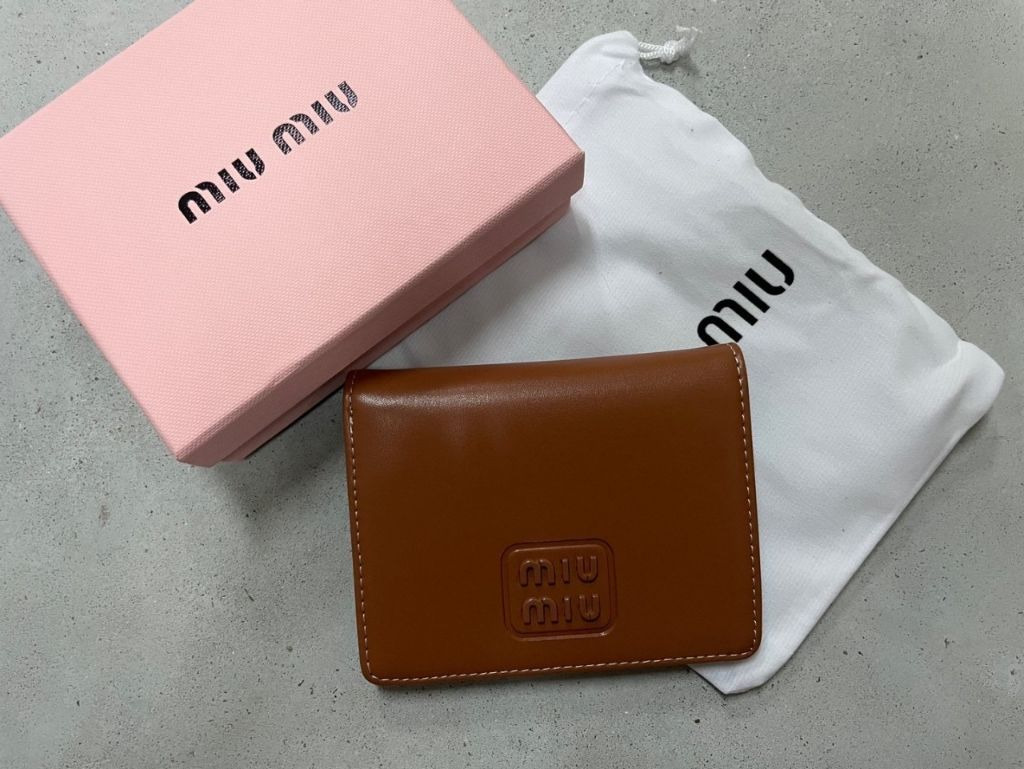 미우미우 반지갑