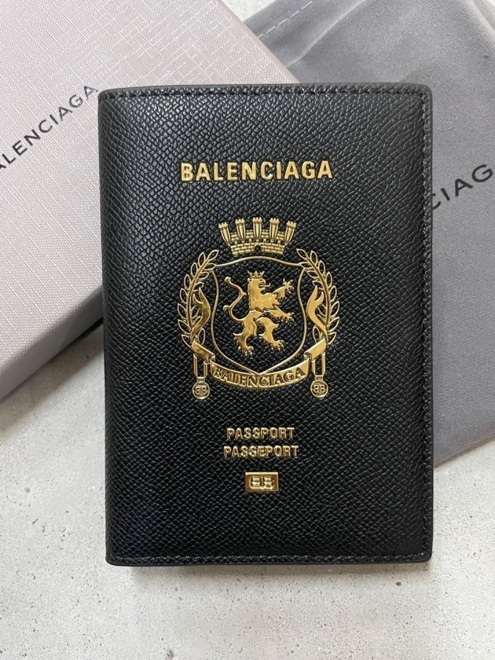 발렌시아가 여권 지갑