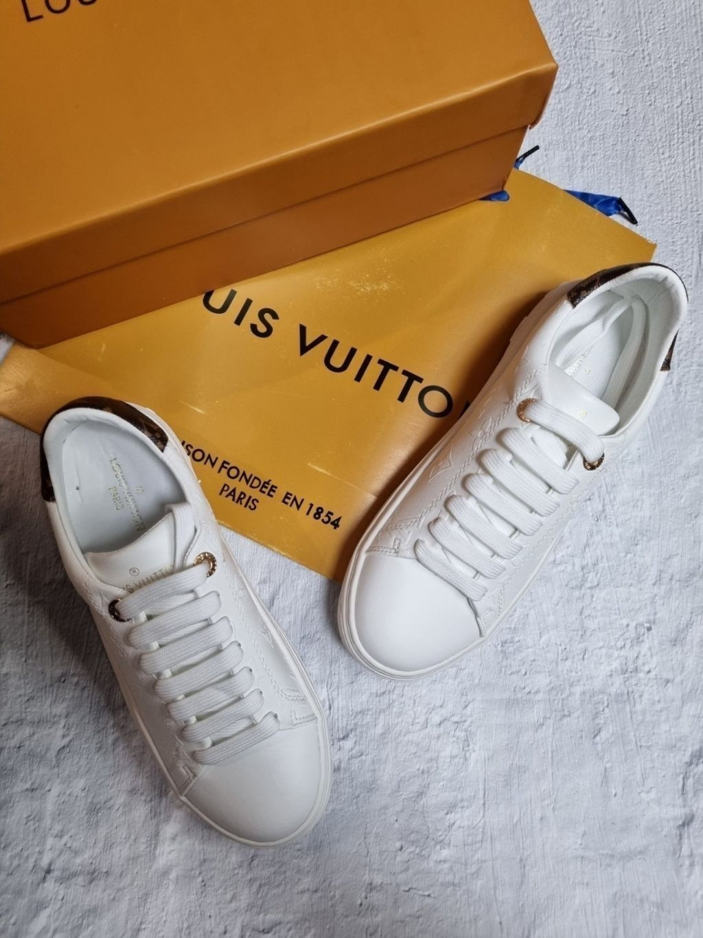 루이비통 타임아웃 스니커즈 (신발)