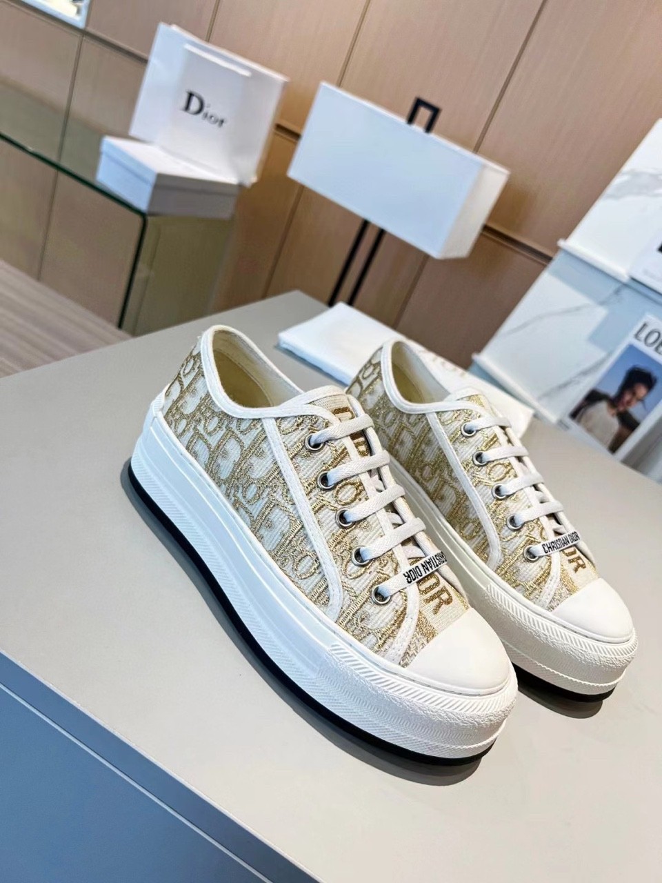 디올 워크앤 자수 플랫폼 스니커즈 골드 (신발)