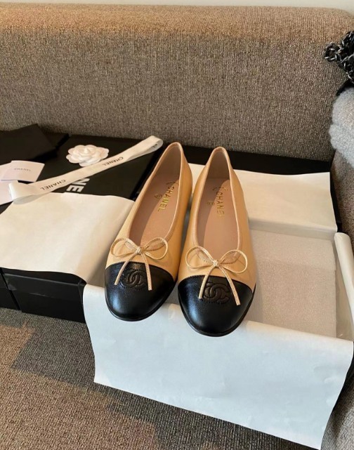 샤넬 투톤 램스킨 발레리나 베이지 블랙 플랫 슈즈 (신발)