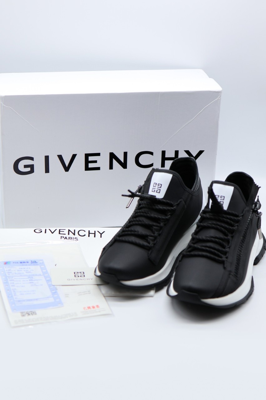 지방시 블랙 스니커즈 (신발)