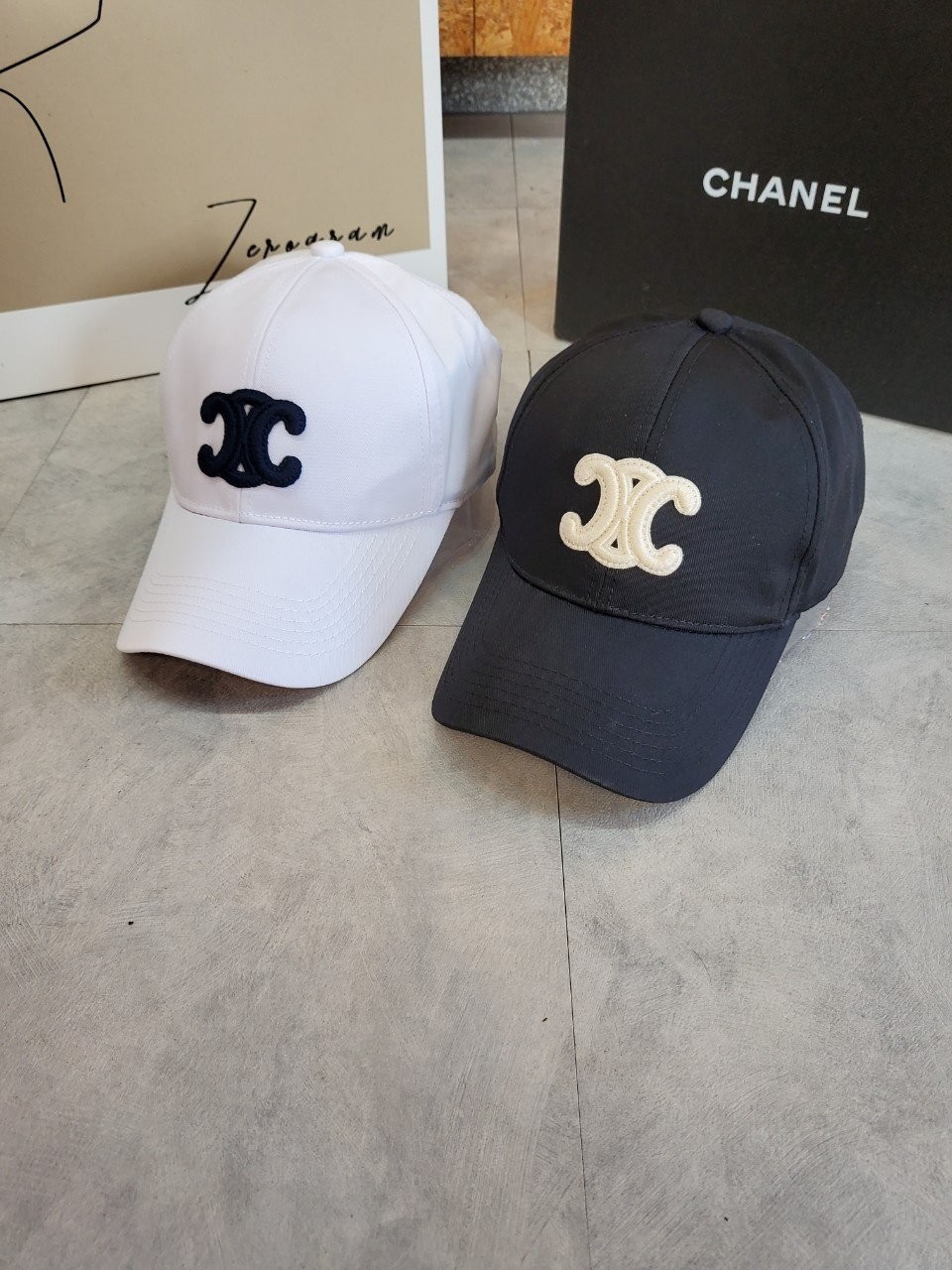 셀린느 트리오페 볼캡 (모자)