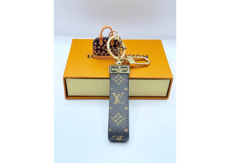루이비통 KJ26 LV 모노그램 드래곤 백참 & 키홀더 키링
