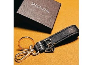 프라다 PDA04 사피아노 트라이앵글 로고 블랙 골드 키링