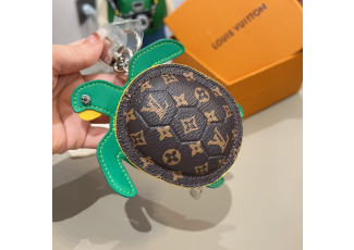 루이비통 KJ39 터틀 LV Turtle 파우치 백 참 키링
