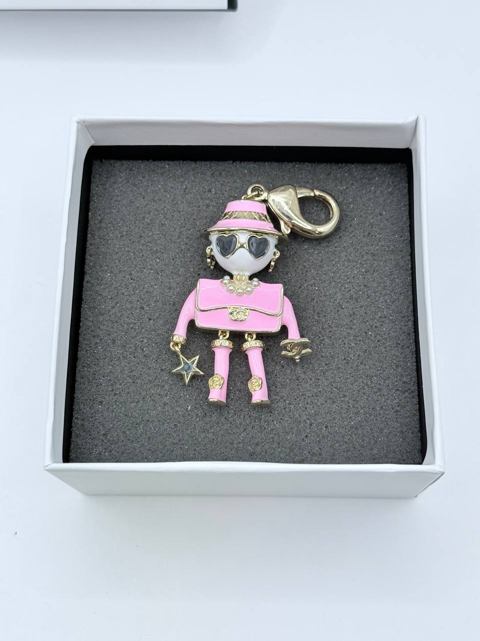 샤넬 ABQ10 백참 열쇠고리 로봇 메탈 레진 글래스 펄 플라워 키링