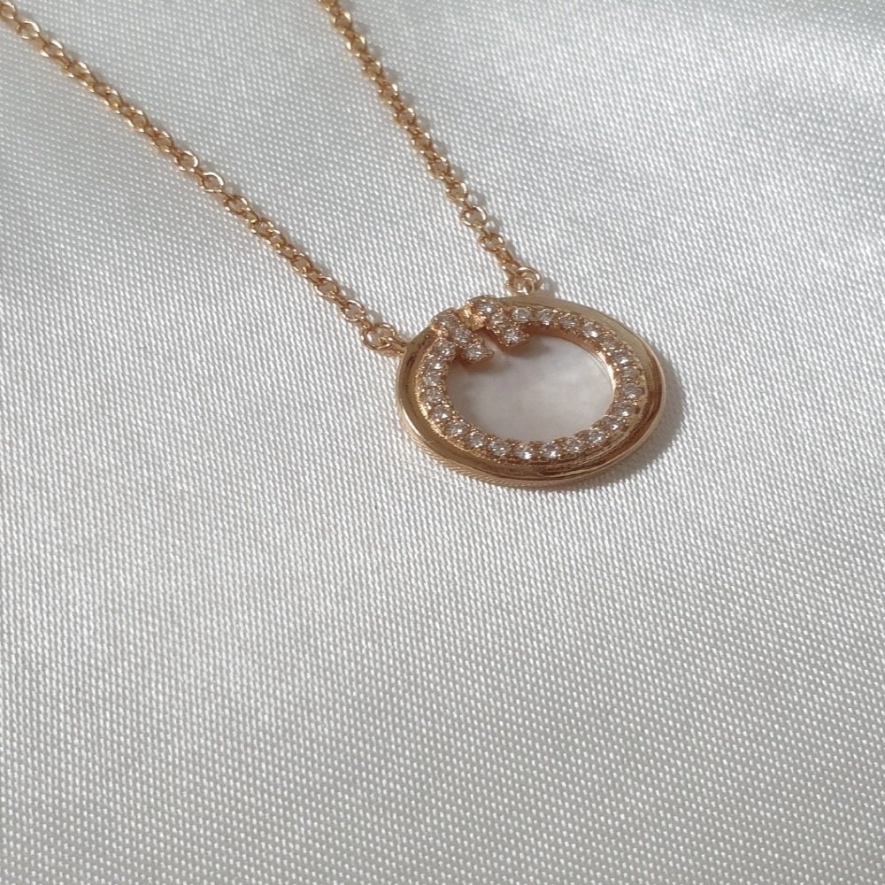 티파니 T라운드 자개 목걸이