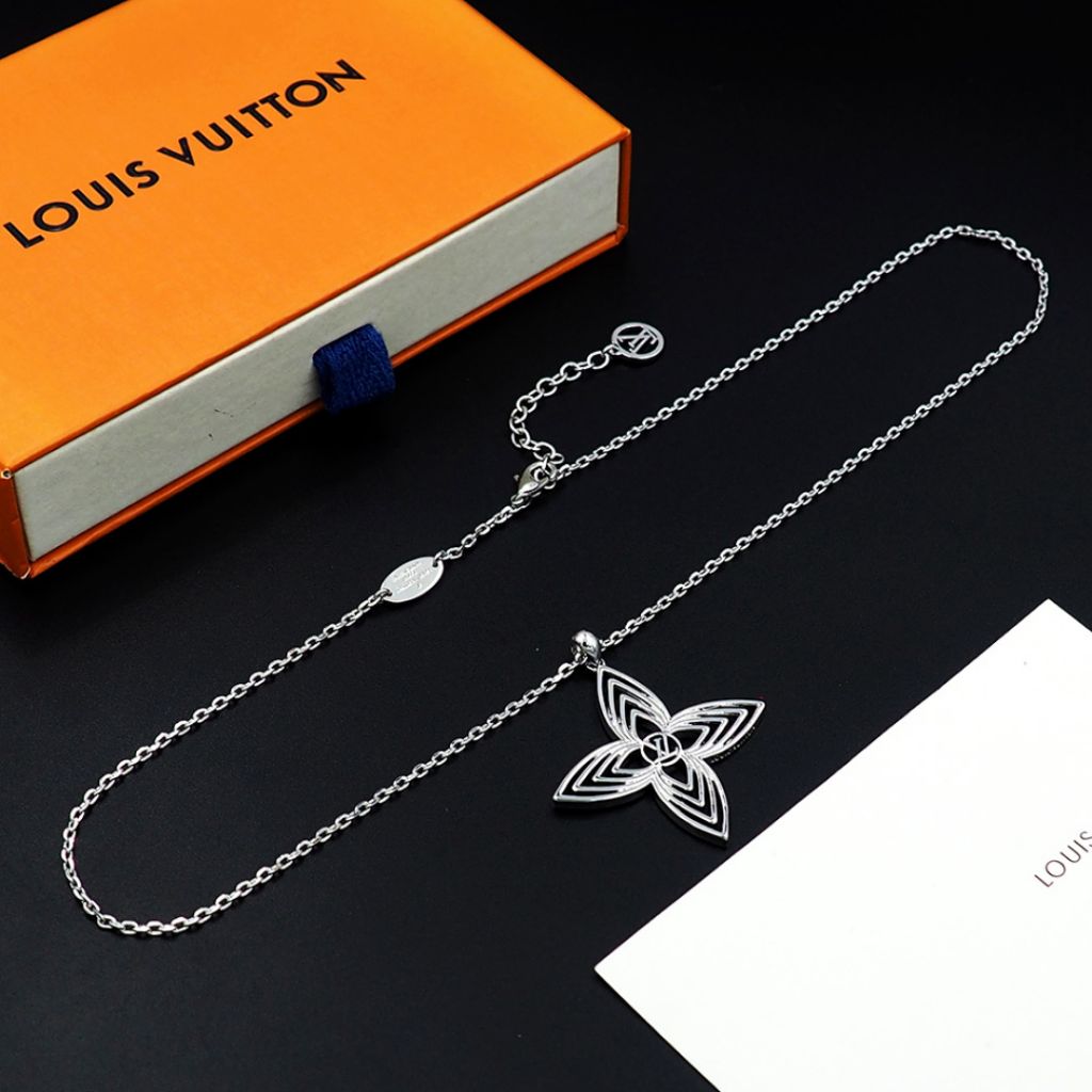 루이비통 KJ21 2025 M01952 LV 플라워 스터드 넥클리스 목걸이