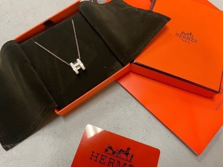 에르메스 팝아슈 화이트 목걸이