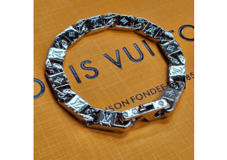 루이비통 타이업 모노그램 체인 팔찌